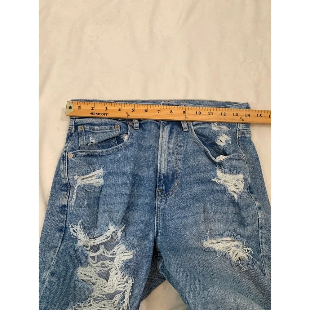 American Eagle Outfitters offer silhouette